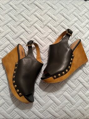 Adorable Bass Women’s Black Open-Toe Wedge Sandals